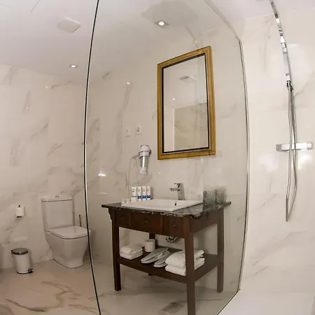 Javier Montero Hotell 2*