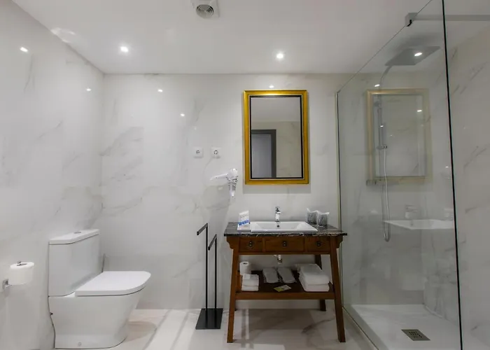 מלון Javier Montero 2*